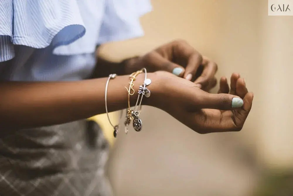 The Art of Cleaning Accessories: Simple Steps to Restore Shine and Protect Beauty - GAIA - Jewellery Store