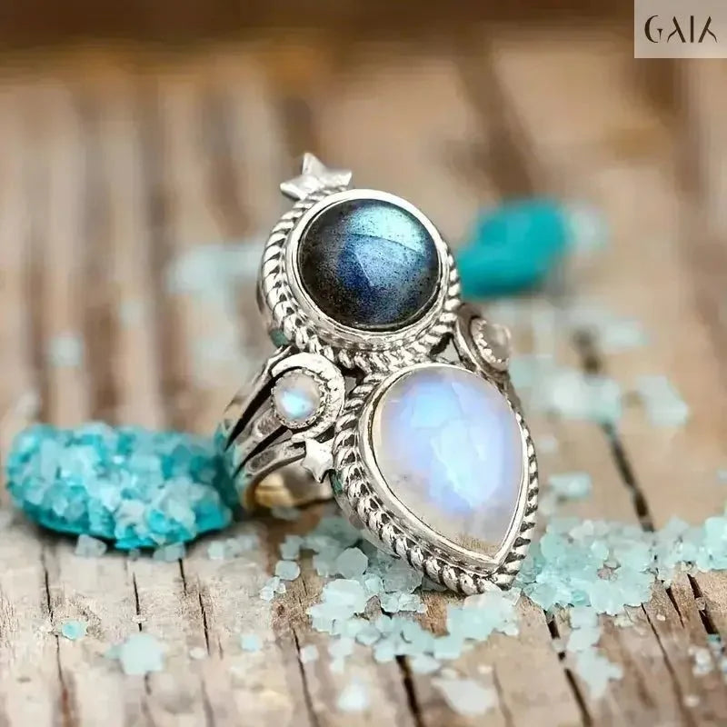 Can Moonstone and labradorite be worn together? - GAIA - Jewellery Store