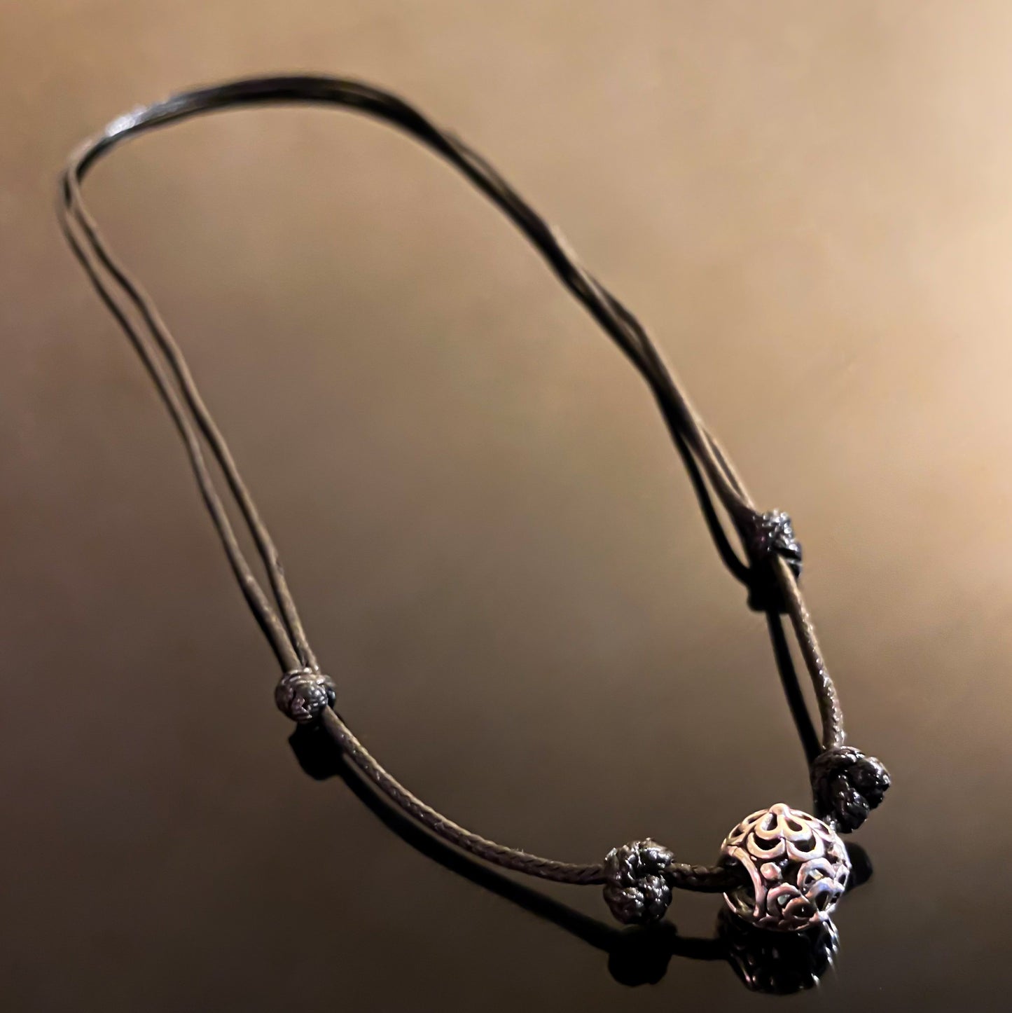 Adoptez l'élégance avec le collier en agate noire