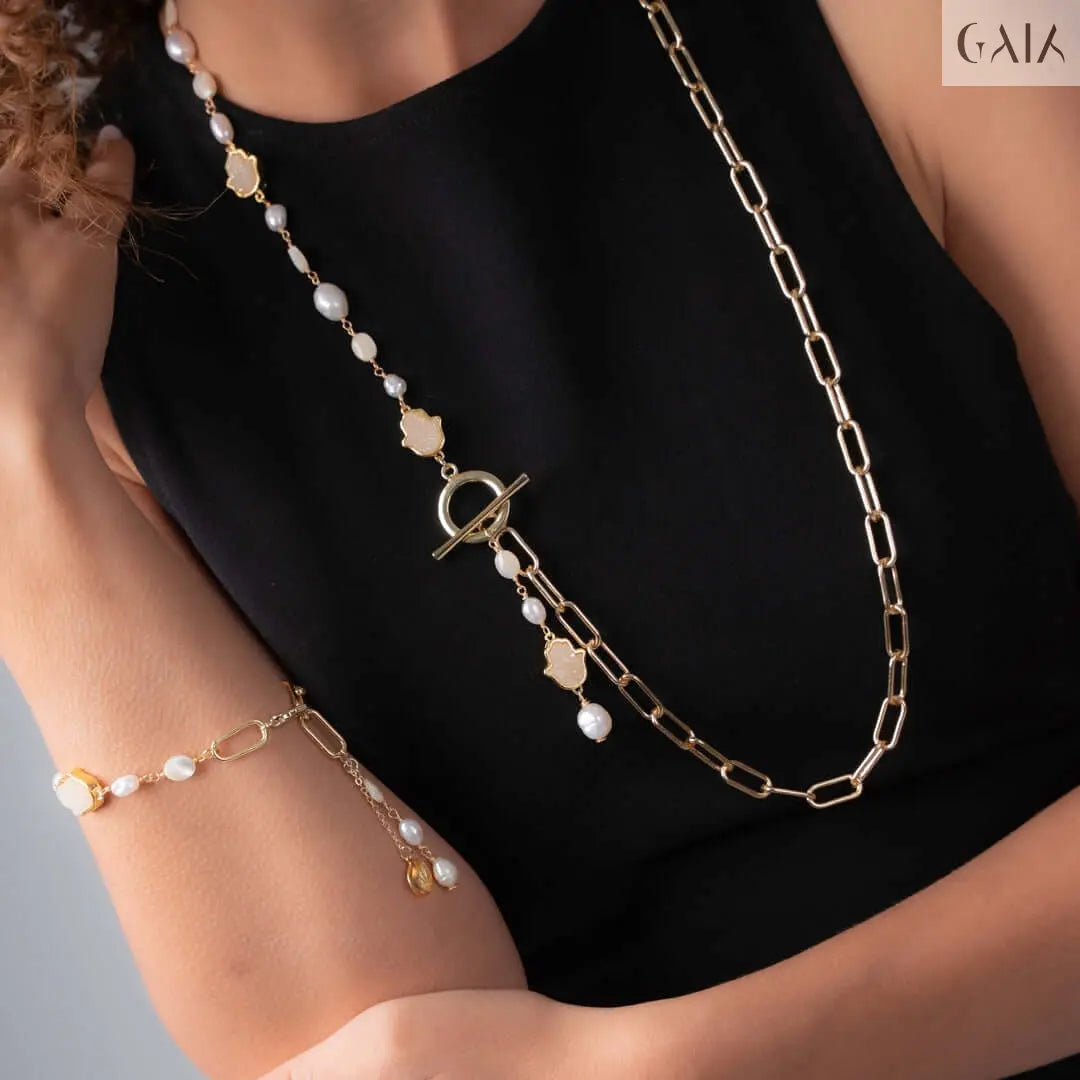 Golden Hand Bracelet - GAIA - Jewellery Store