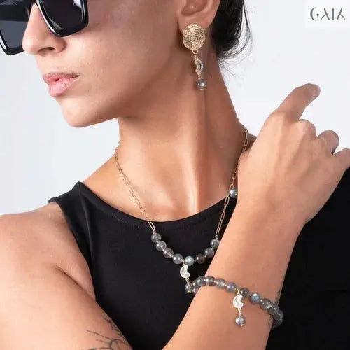 Unlocking sleepless Nights: The Benefits of Sleeping with Labradorite - GAIA - Jewellery Store