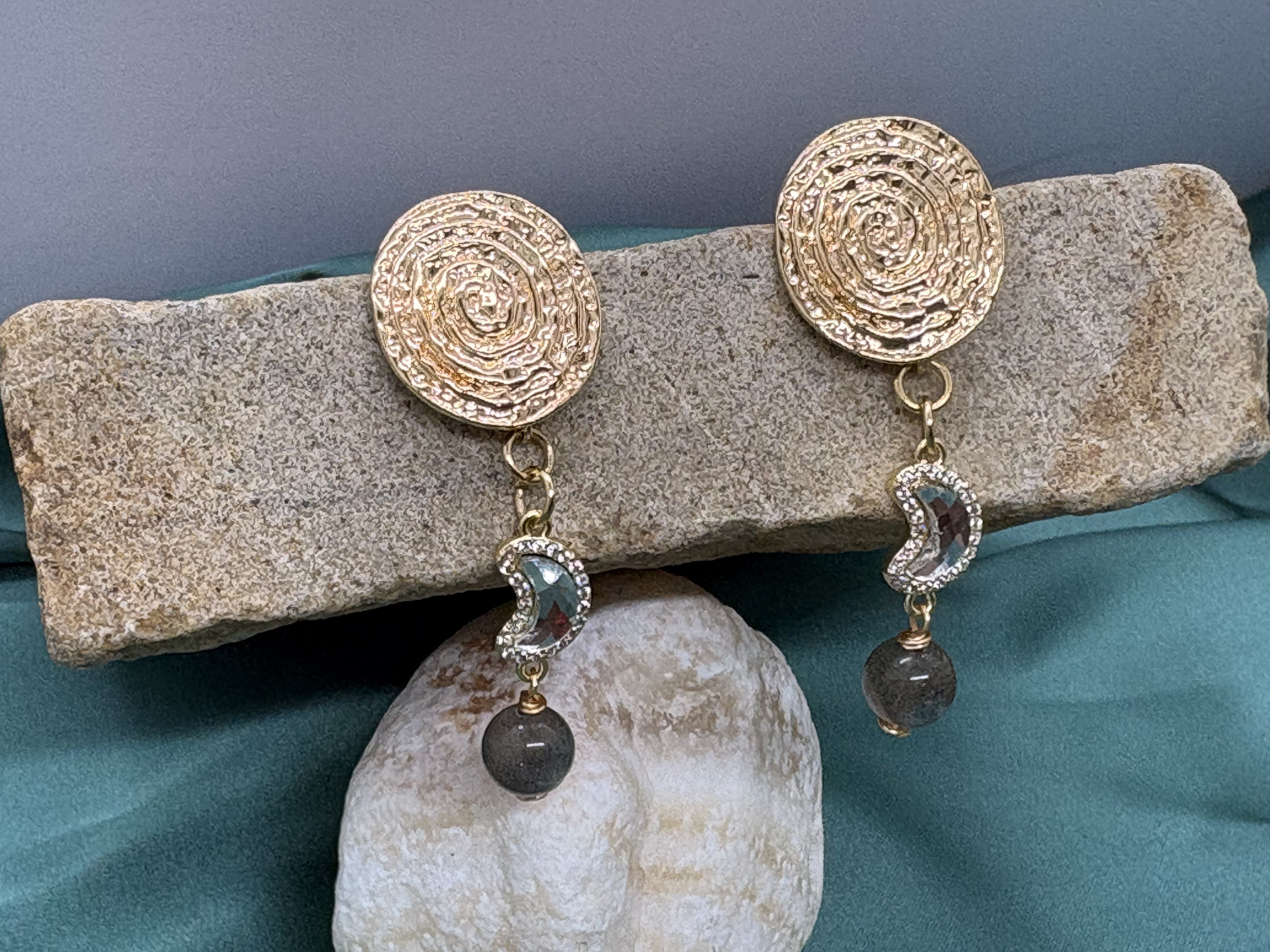 Moon eardrop - GAIA Global