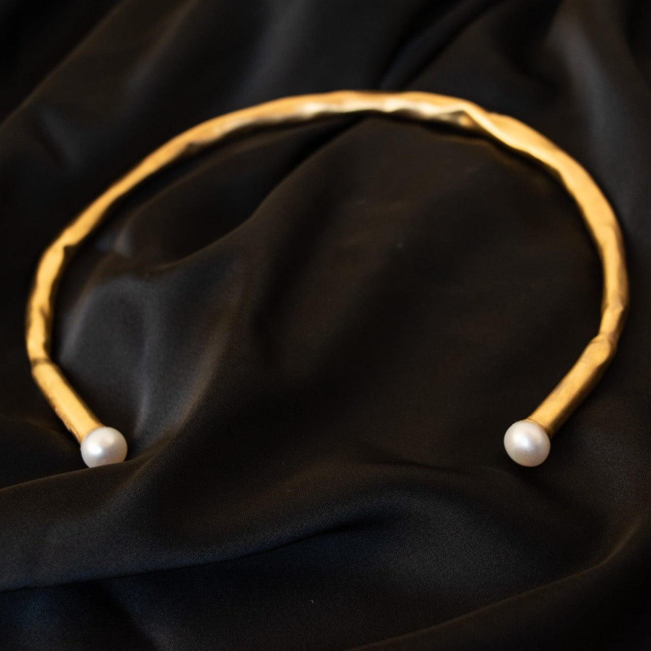 GOLD TONE PIPE WITH NATURAL PEARL - Necklaces - GAIA