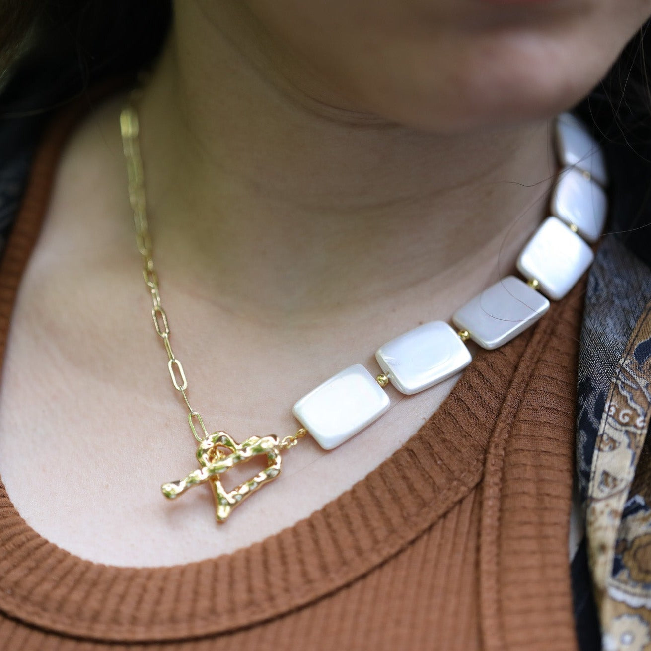 Unveil Your Radiance with the Seashell gold pendant - Necklaces - GAIA