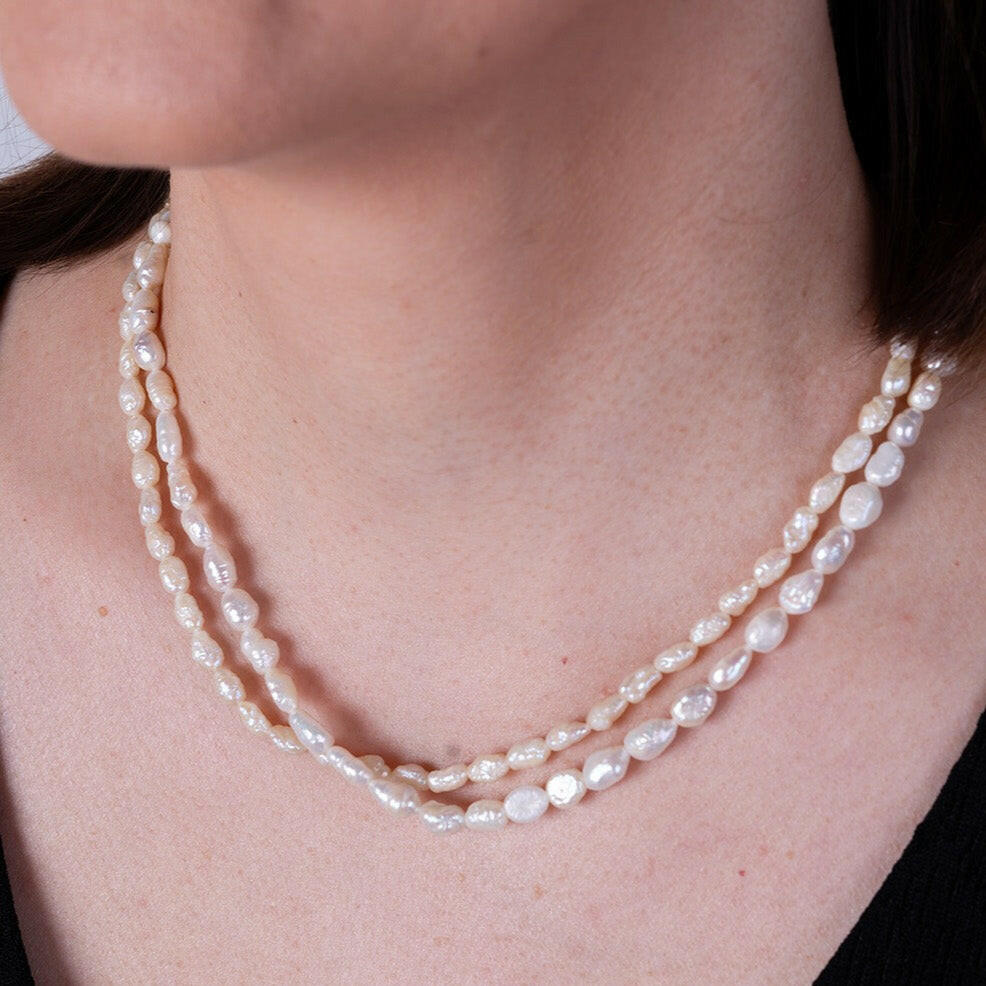 Graces with pearls necklace 