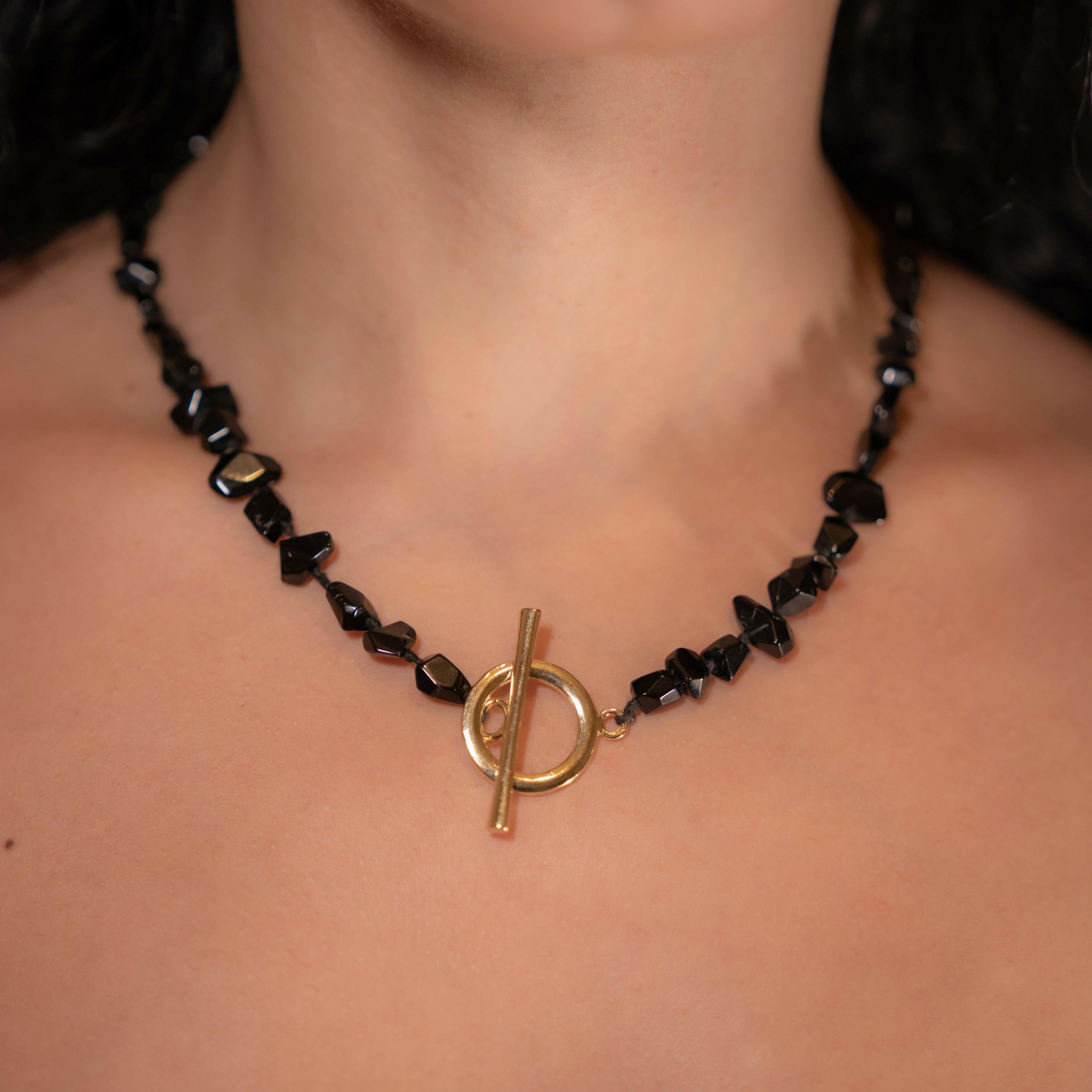 Black spinel chain