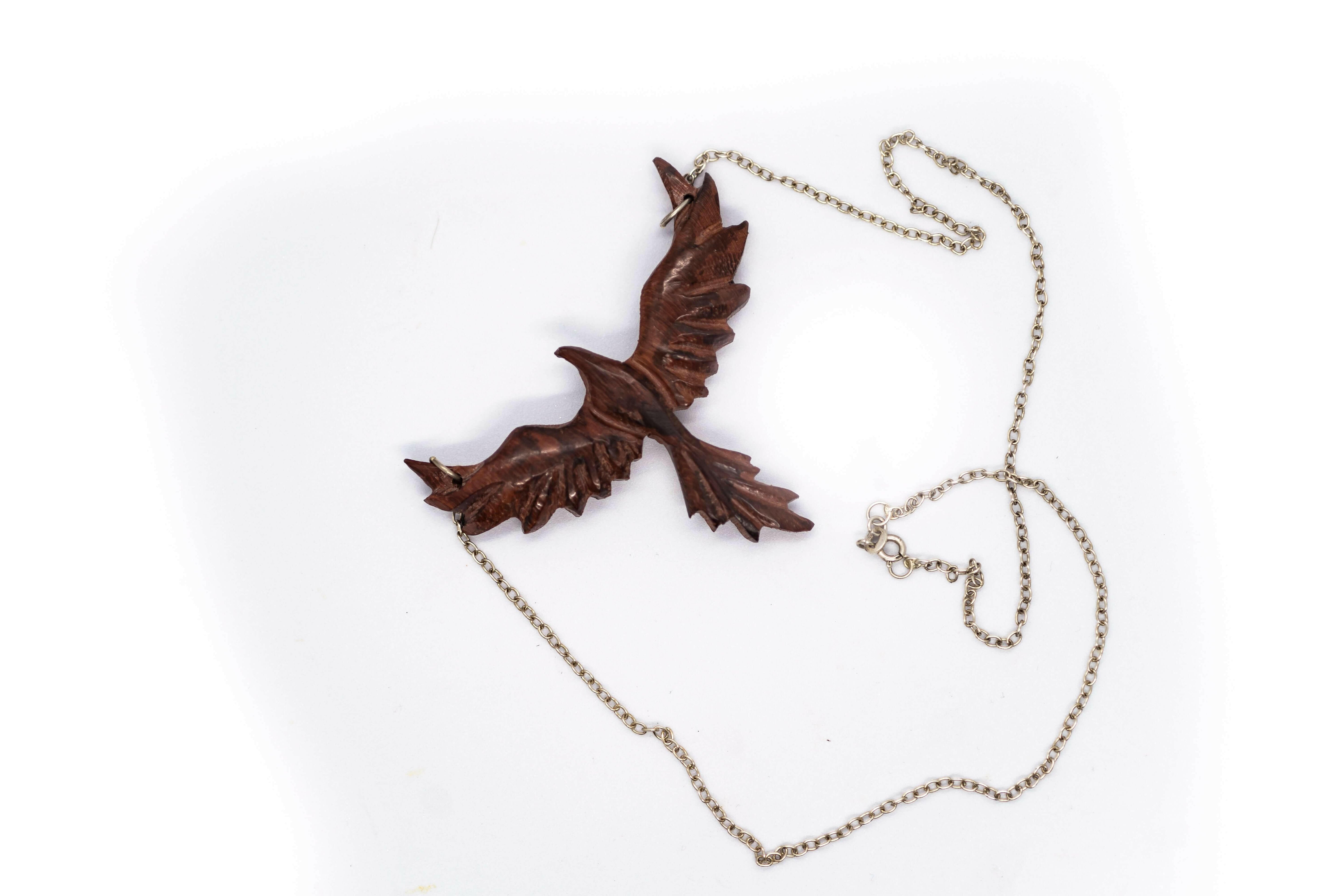 The sparrow necklace