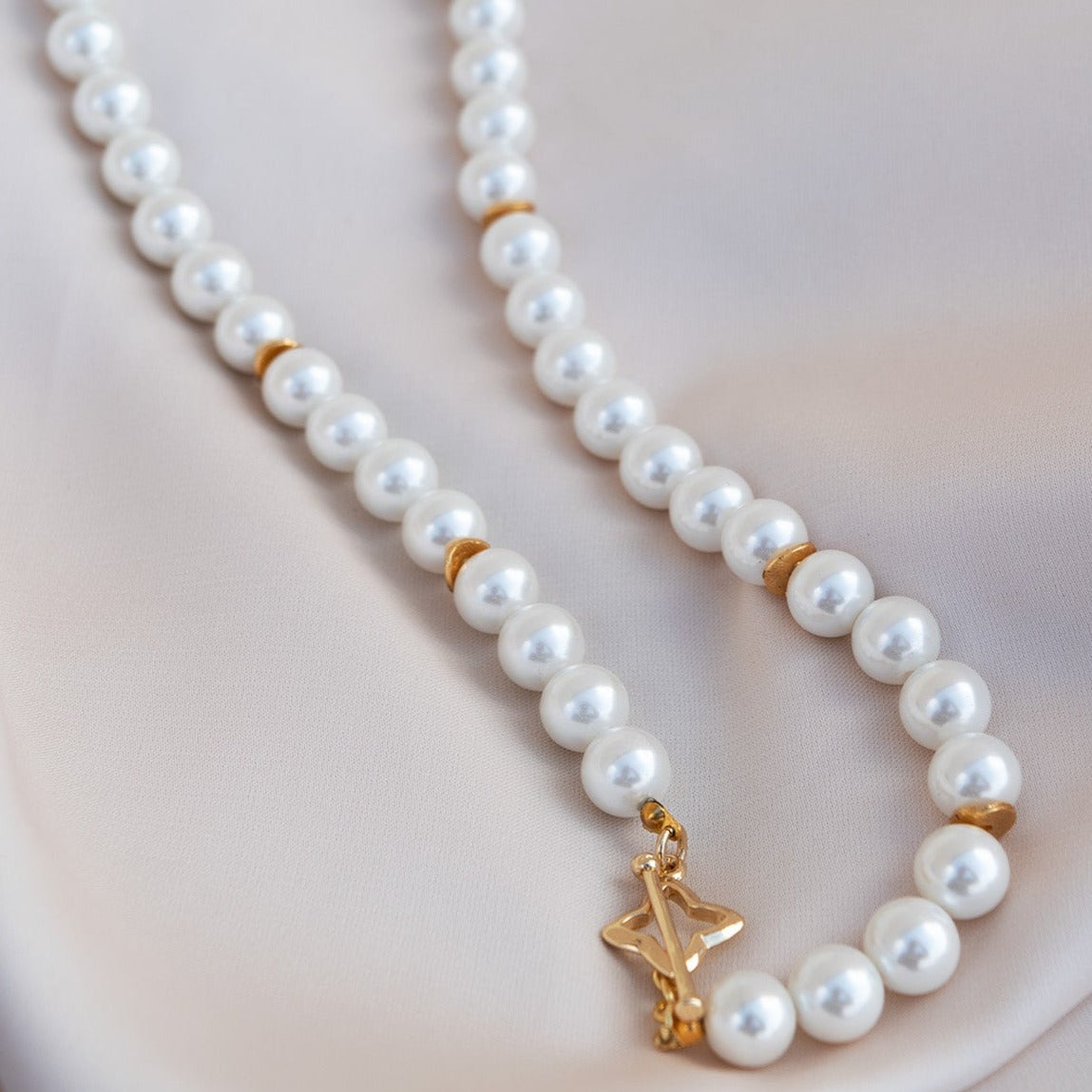 White Glass Pearl Shape Necklaces