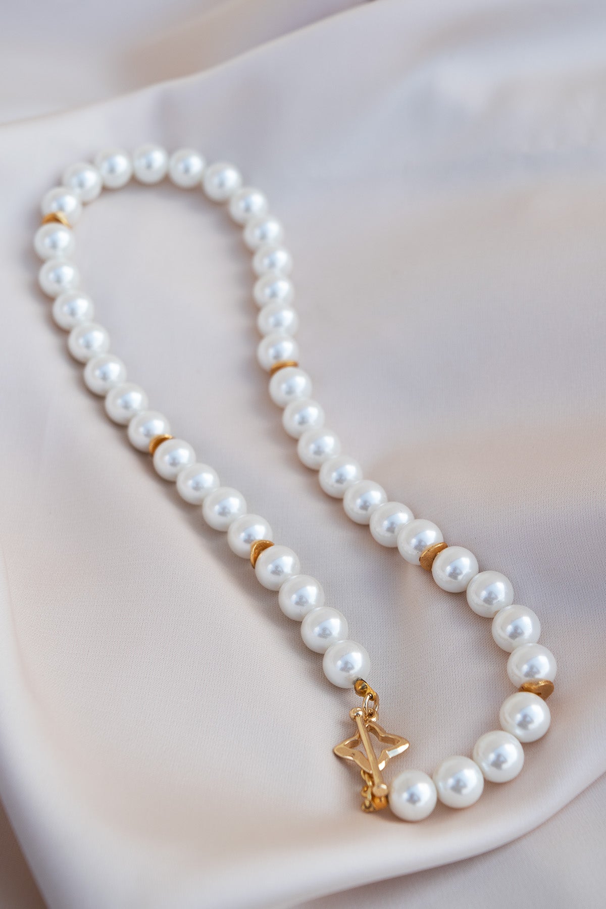 White Glass Pearl Shape Necklaces