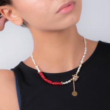 Collier avec serrure rouge