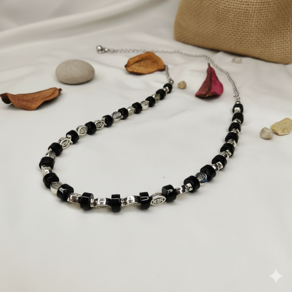 Silence Onyx Necklace