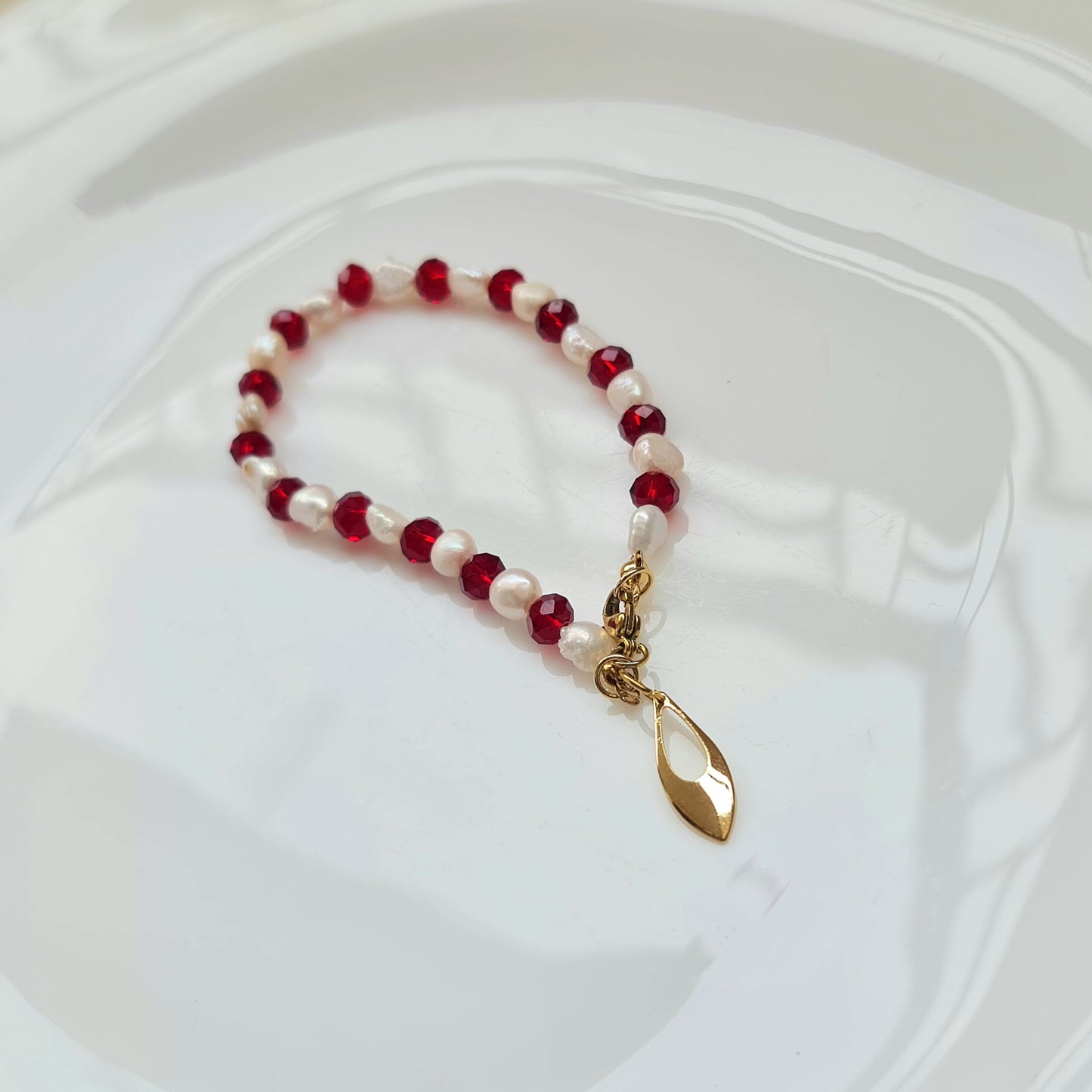 Pearl Rouge Bracelet